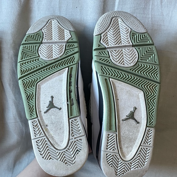 SOLD: Women’s Air Jordan 4 Retro “Seafoam” | White/Oil Green-Dark Ash | Size 8.5 - Picture 4 of 5
